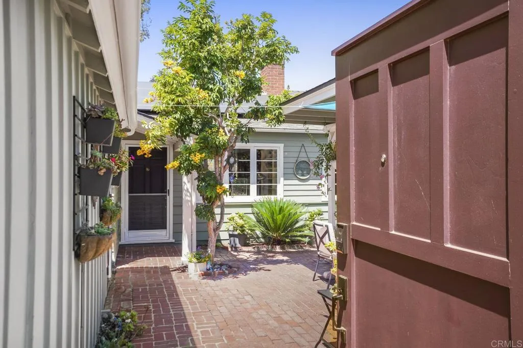 https://cdn.realtyfeed.com/cdn/127/306534682/e5aa7d0b5c841cf769f0a25dae7d01dc.webp
