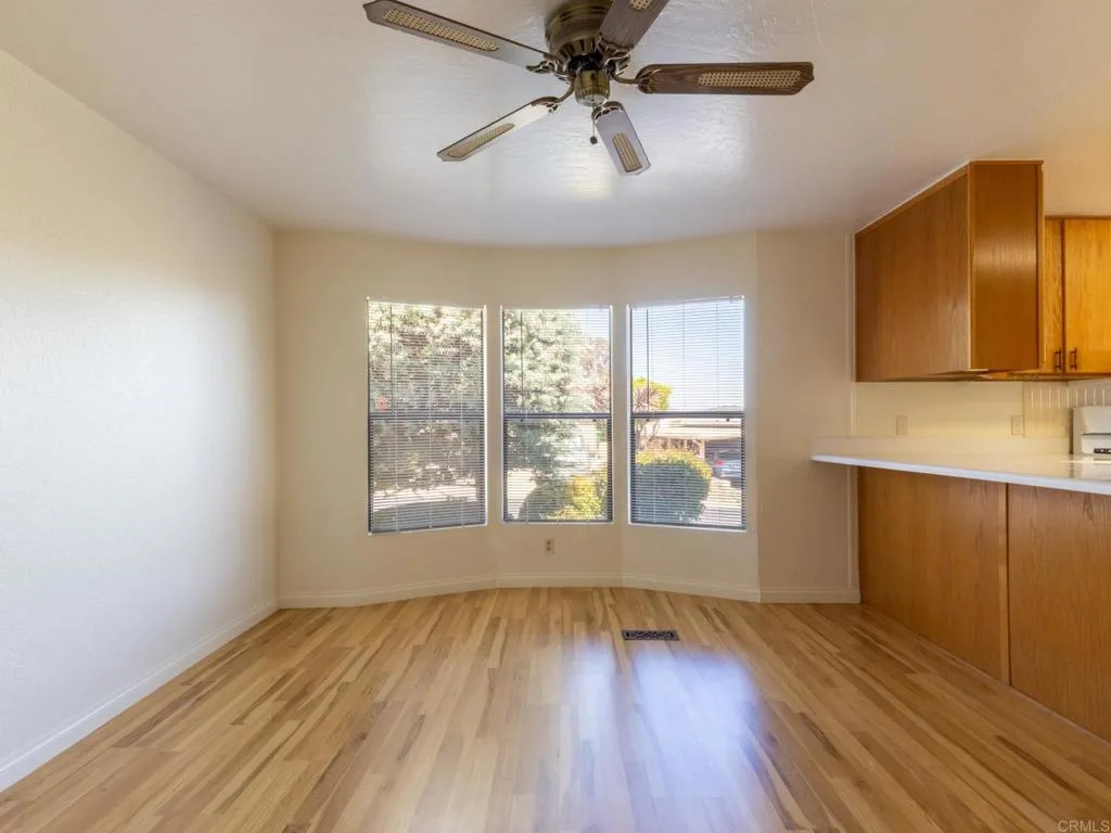 https://cdn.realtyfeed.com/cdn/127/306534719/27a0f95afefd107f5673f1abf7438fdb.webp