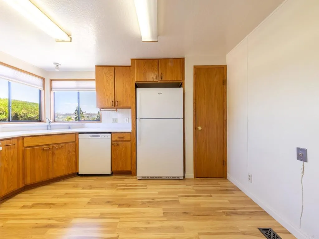 https://cdn.realtyfeed.com/cdn/127/306534719/378d764c200f69c576cc8f7fce06ea05.webp
