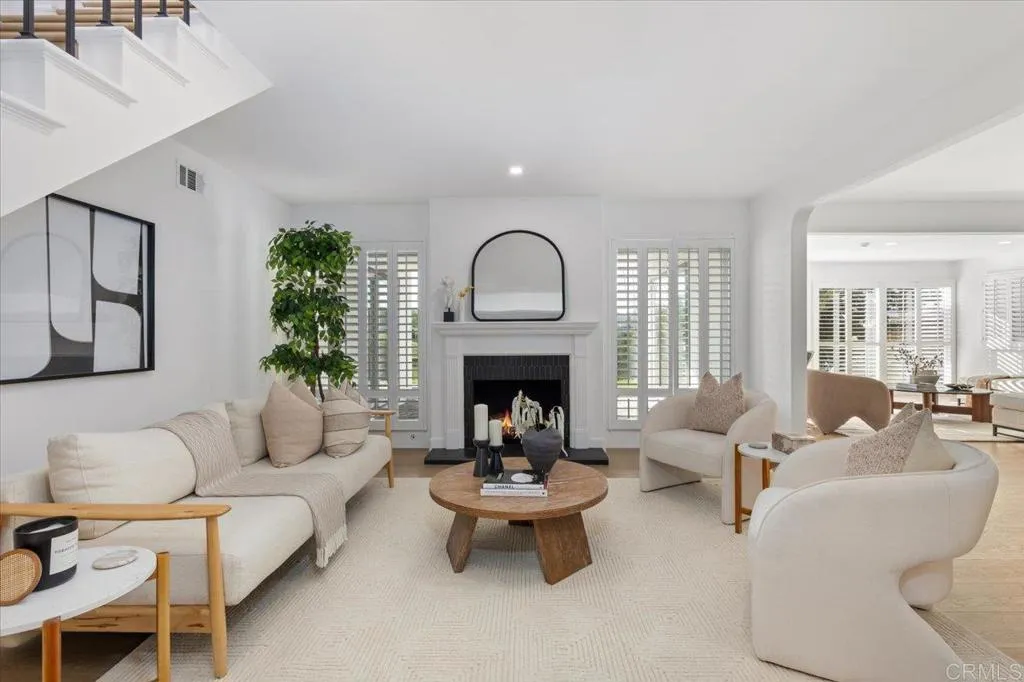 https://cdn.realtyfeed.com/cdn/127/306534722/39f0dee27e3d5d46dc50e3a64eb909b8.webp