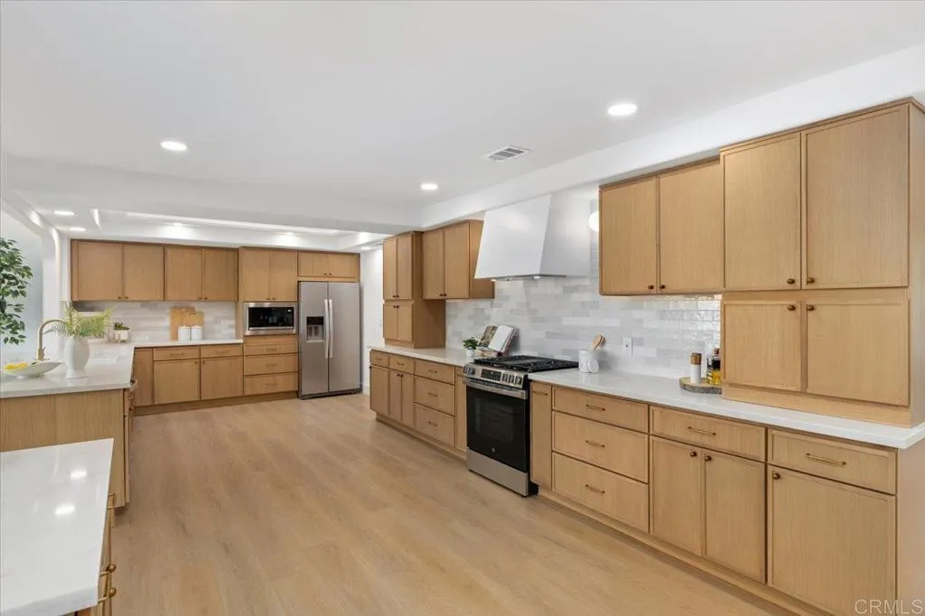 https://cdn.realtyfeed.com/cdn/127/306534722/7ff3e42a491eebca08d219f56f7268cb.webp