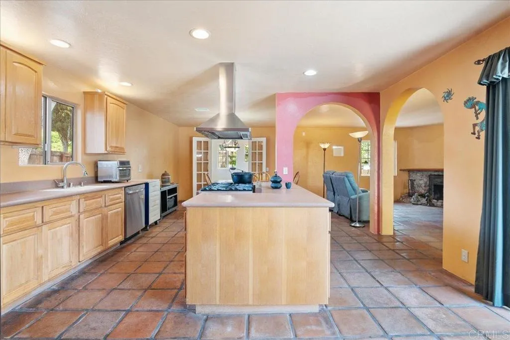 https://cdn.realtyfeed.com/cdn/127/306534727/25c0beb41727f95df691bd2fd6244fa8.webp