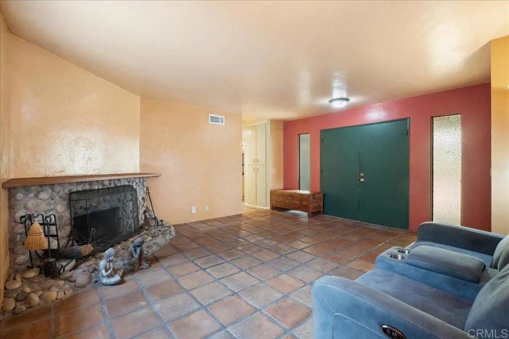 https://cdn.realtyfeed.com/cdn/127/306534727/3c91a91dc7f22d7da4f03e38edf567da.webp