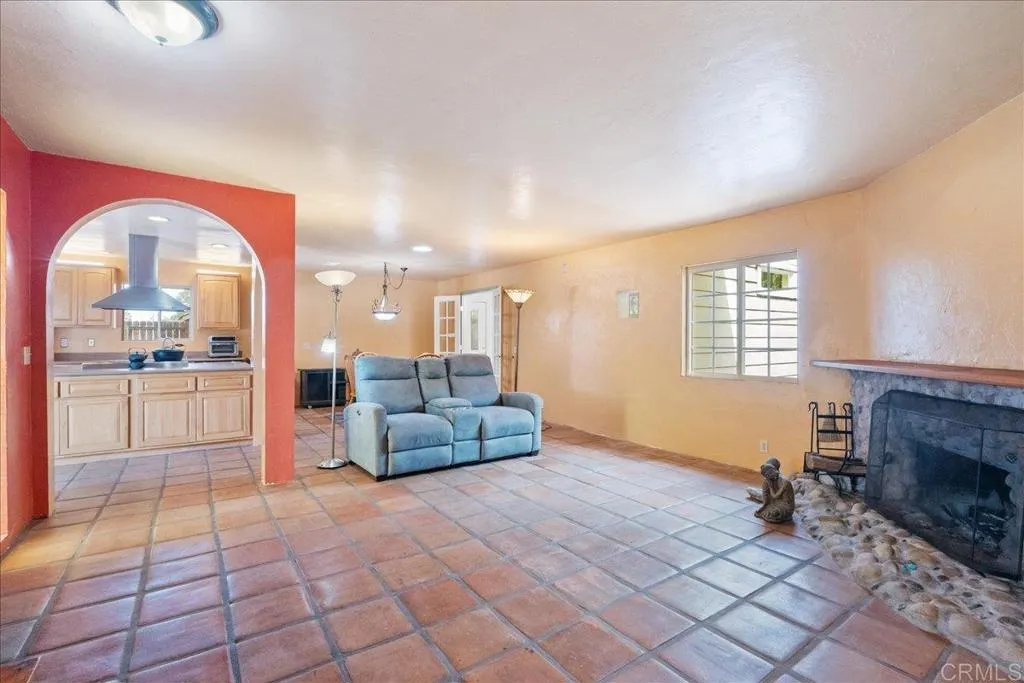 https://cdn.realtyfeed.com/cdn/127/306534727/c01471ac691b11f6fa030ee6d5ef4f49.webp