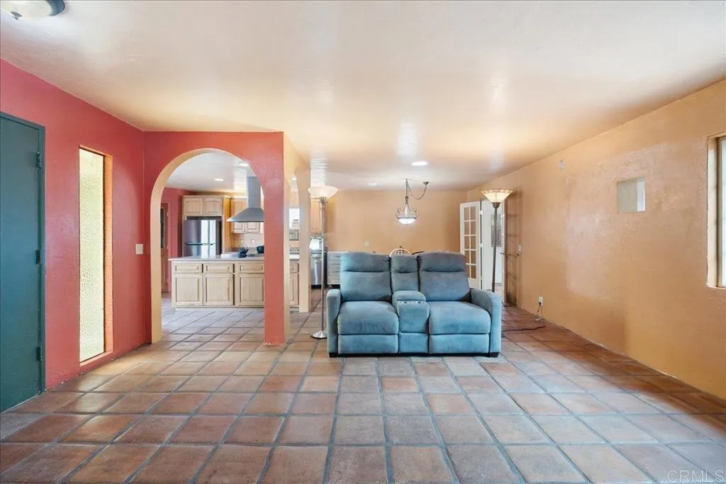 https://cdn.realtyfeed.com/cdn/127/306534727/ee9406ce38924f09abaf4097dc70984f.webp