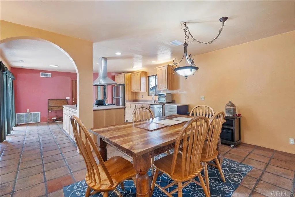 https://cdn.realtyfeed.com/cdn/127/306534727/ff90cc465128d2fce012d4c9f82c868b.webp