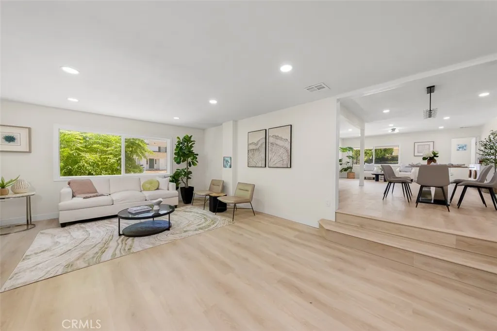 https://cdn.realtyfeed.com/cdn/127/306534778/9fbab8f0eef6174c6a3c87e1f40a4609.webp