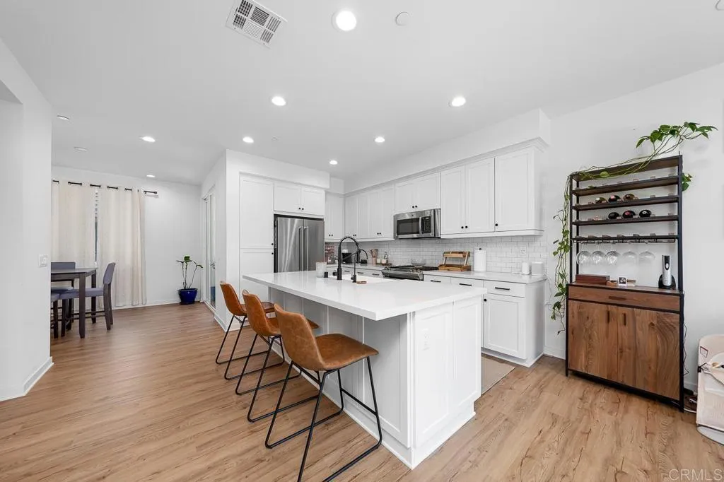 More Details about MLS # PTP2506743 : 6050 COLT PLACE UNIT 103