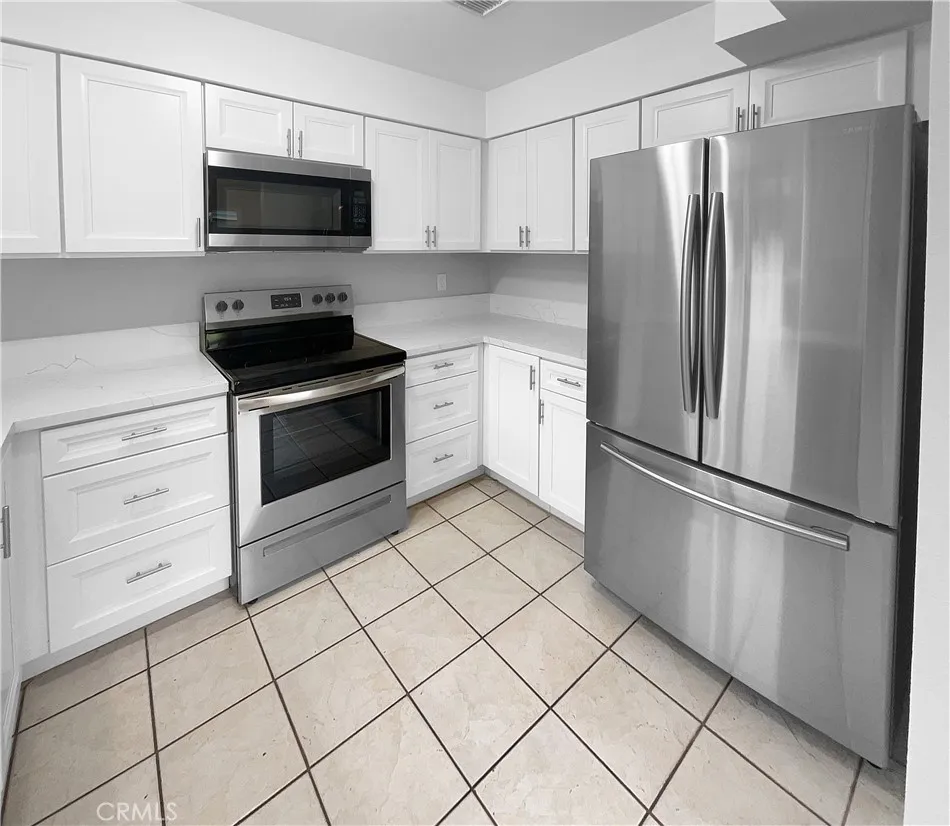https://cdn.realtyfeed.com/cdn/127/306534871/60f1c4d0c26716f8ce72981de48fa891.webp
