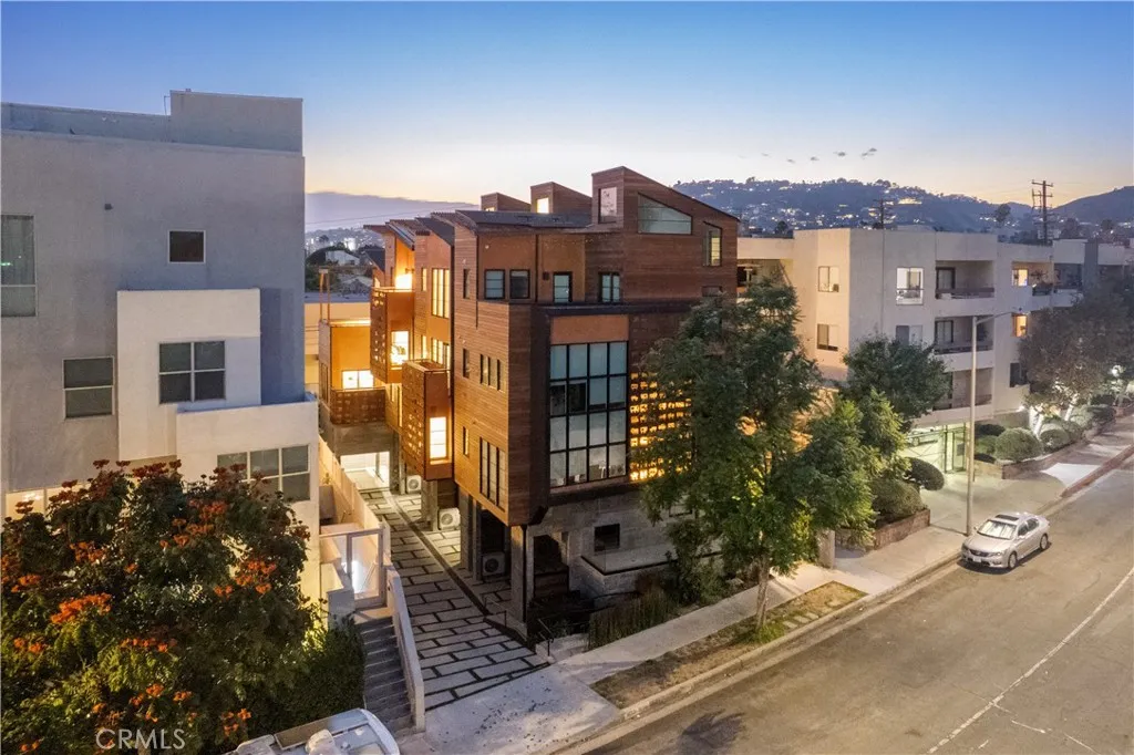 West Hollywood, CA 90046