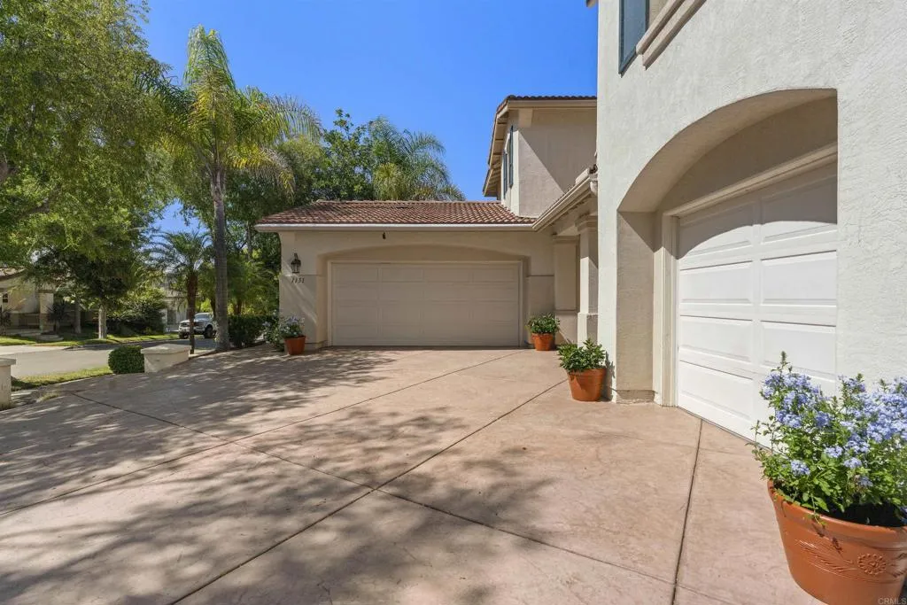 https://cdn.realtyfeed.com/cdn/127/306534945/d84dc0b7e63fc24e82ed2b440187fa4d.webp