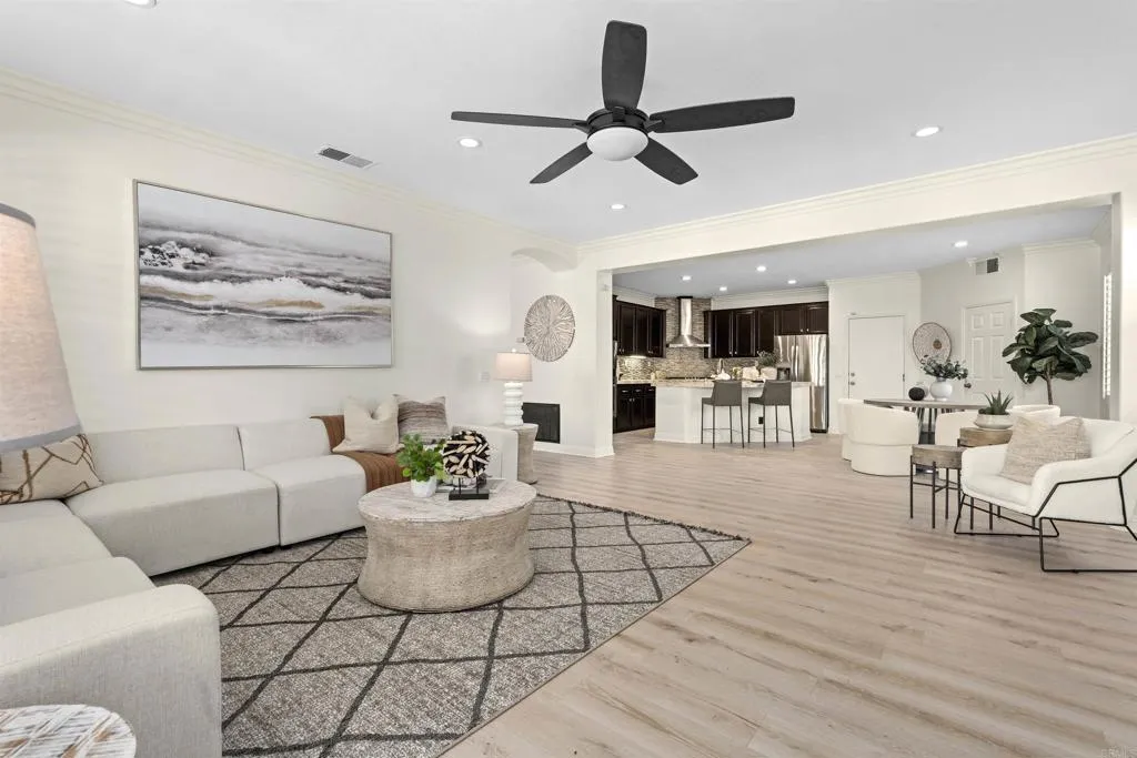https://cdn.realtyfeed.com/cdn/127/306534945/ee9ff3bcb89aa5fb48b637ca505b4916.webp
