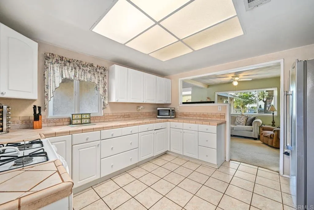 https://cdn.realtyfeed.com/cdn/127/306534966/09a039d2d1c24b19dcb3ec63bf8592e2.webp