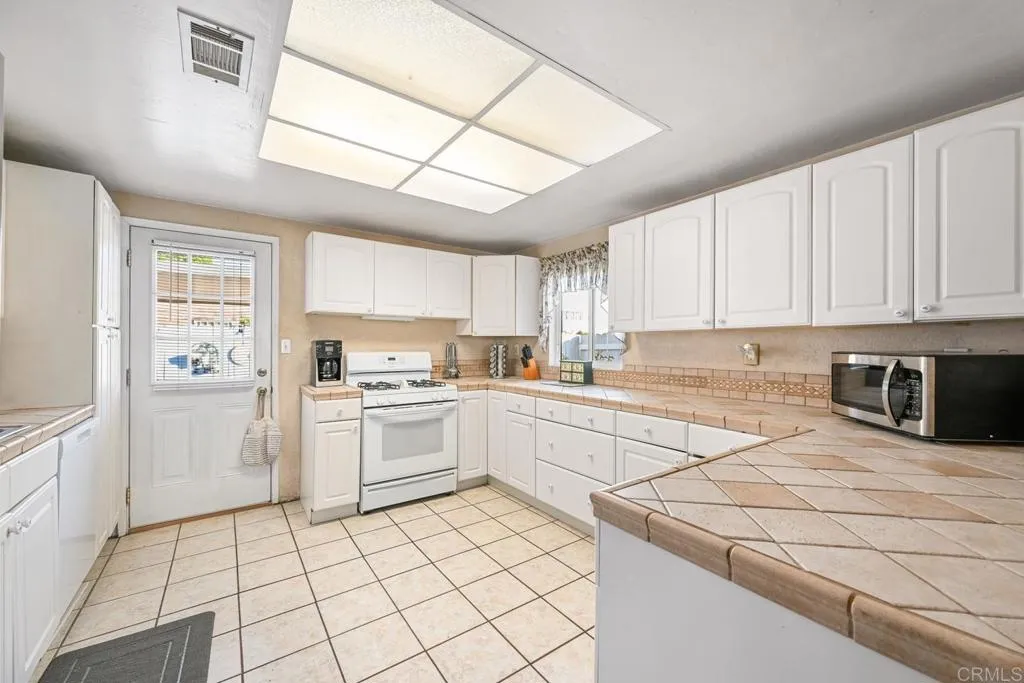 https://cdn.realtyfeed.com/cdn/127/306534966/4ac0e5e0c1ba491cc559c2b027c07dad.webp