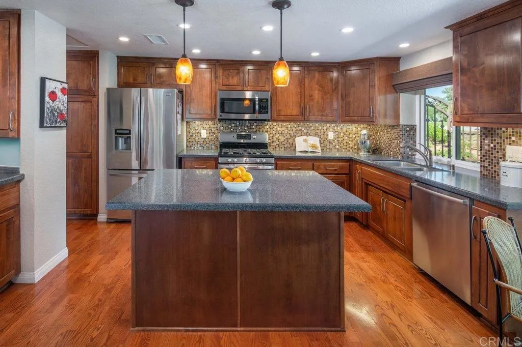 https://cdn.realtyfeed.com/cdn/127/306535012/7ad114af071f45bac08902ac117b8a7e.webp