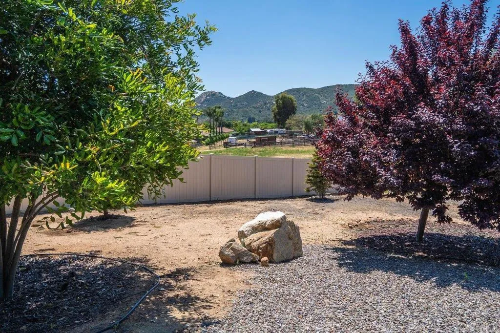 https://cdn.realtyfeed.com/cdn/127/306535012/abd6bd6bc2e55ac1189d9c11df1e683d.webp