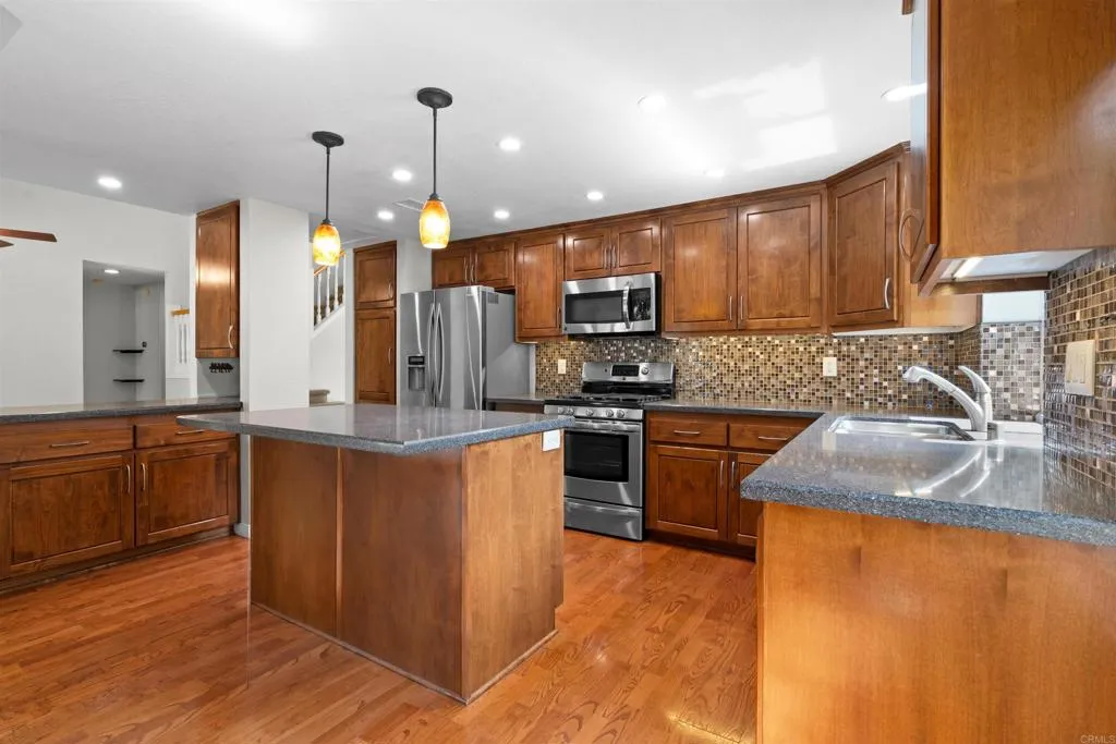 https://cdn.realtyfeed.com/cdn/127/306535012/af0518eaec46bc8b9f68edeb0834b164.webp