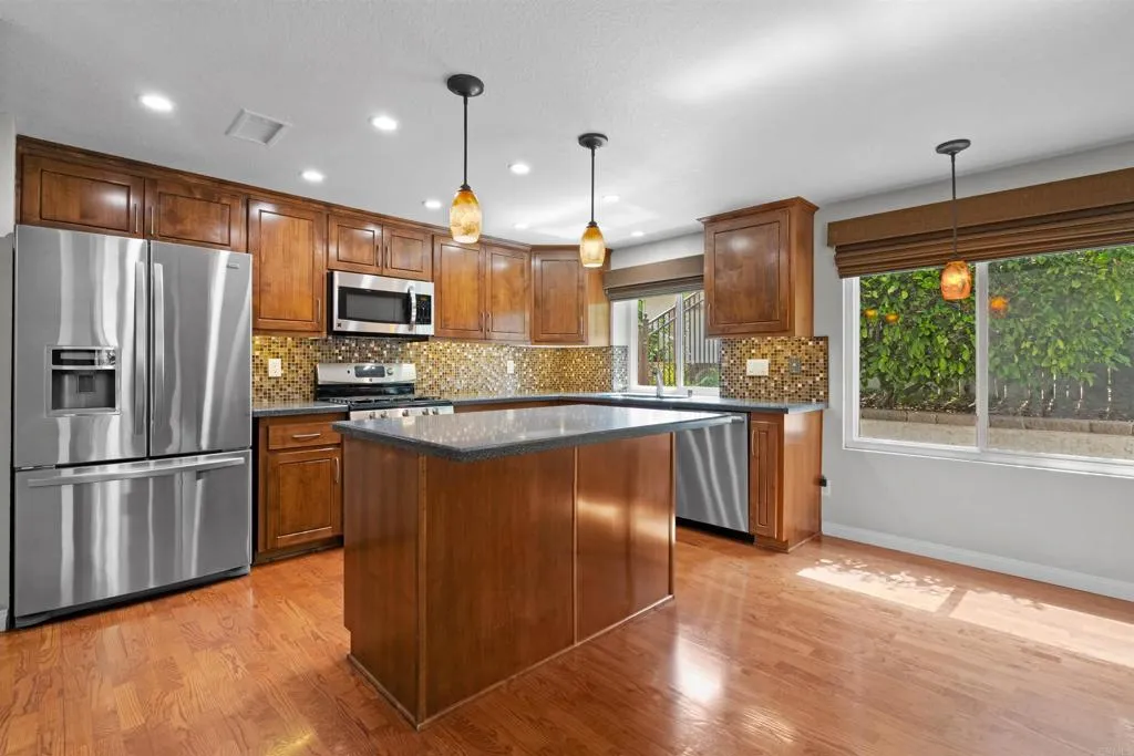 https://cdn.realtyfeed.com/cdn/127/306535012/fc33f7cdd972f8e3aa020a28f1b874b2.webp