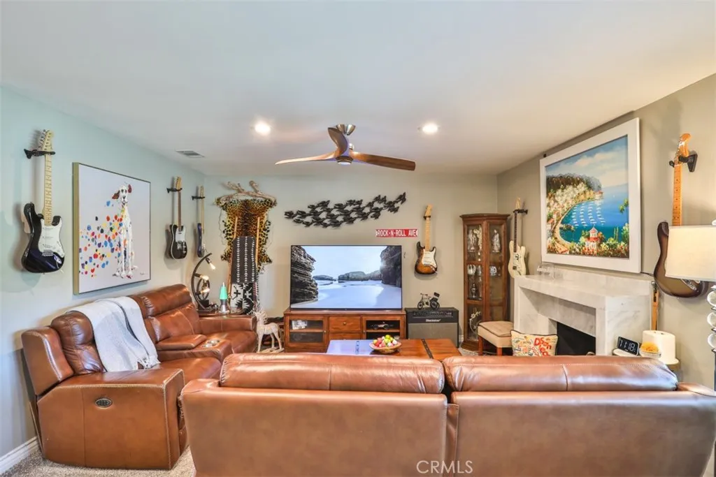 https://cdn.realtyfeed.com/cdn/127/306535038/d121de04942bd7796697ab1d6a4ddadf.webp