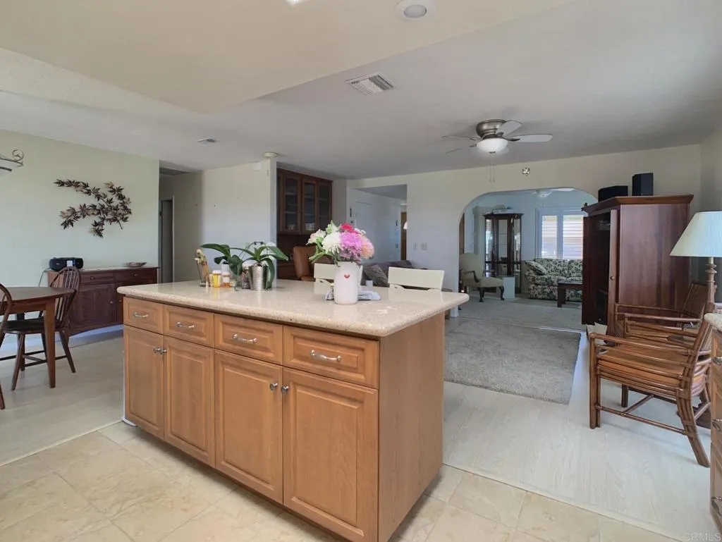 https://cdn.realtyfeed.com/cdn/127/306535126/4b9fc5fd84a771409054fc28aec31bef.webp