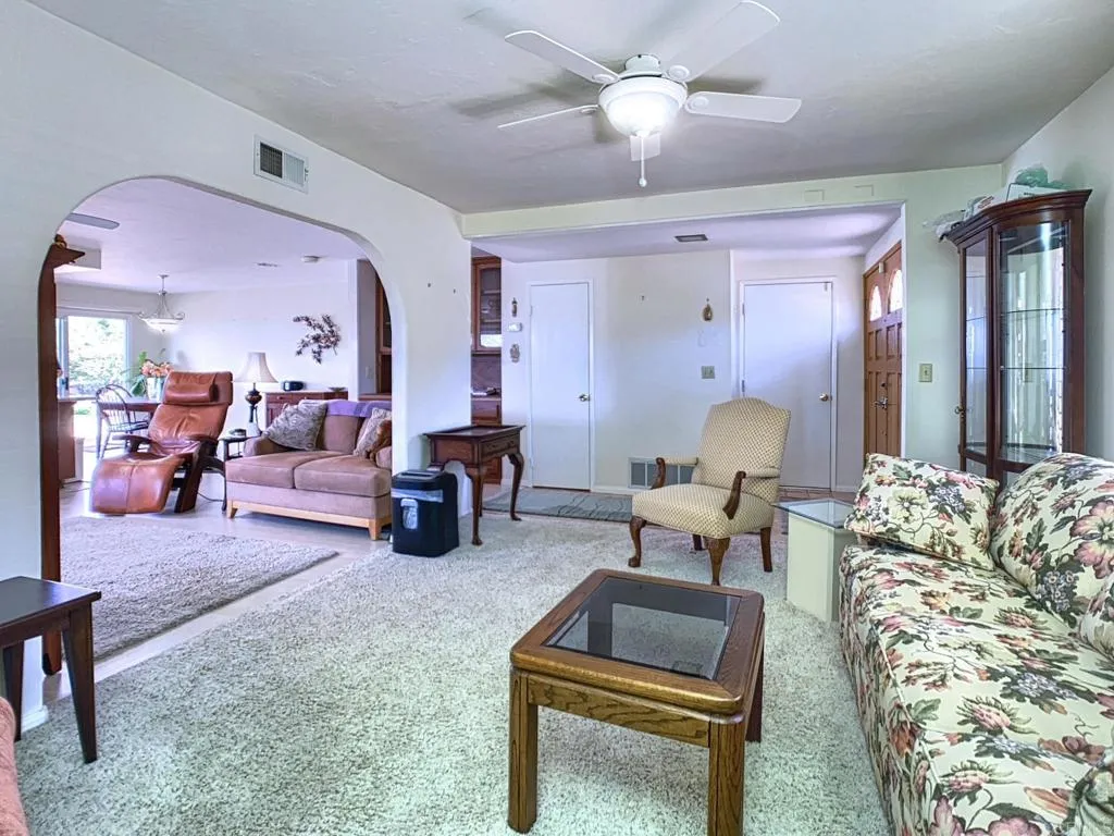 https://cdn.realtyfeed.com/cdn/127/306535126/6f59162d7362e2a010f5de49919cc087.webp
