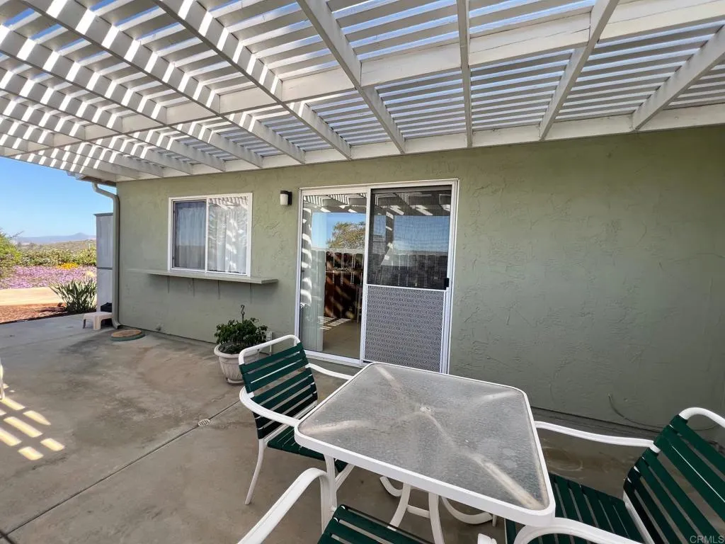 https://cdn.realtyfeed.com/cdn/127/306535126/c1cf434e743bcc1212f657e380c45bc0.webp