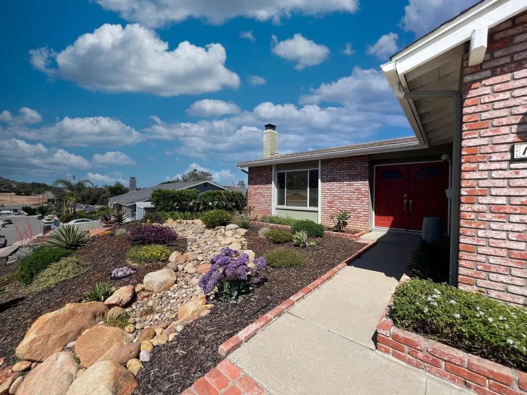 https://cdn.realtyfeed.com/cdn/127/306535126/dc143b2136b72a97aa282568039f93bf.webp