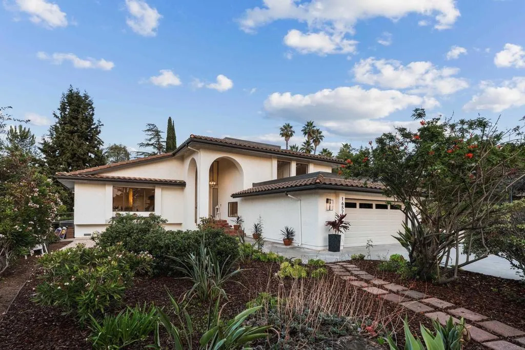 https://cdn.realtyfeed.com/cdn/127/306535156/c7d2227f5fbd23f18735e2145e864b4a.webp