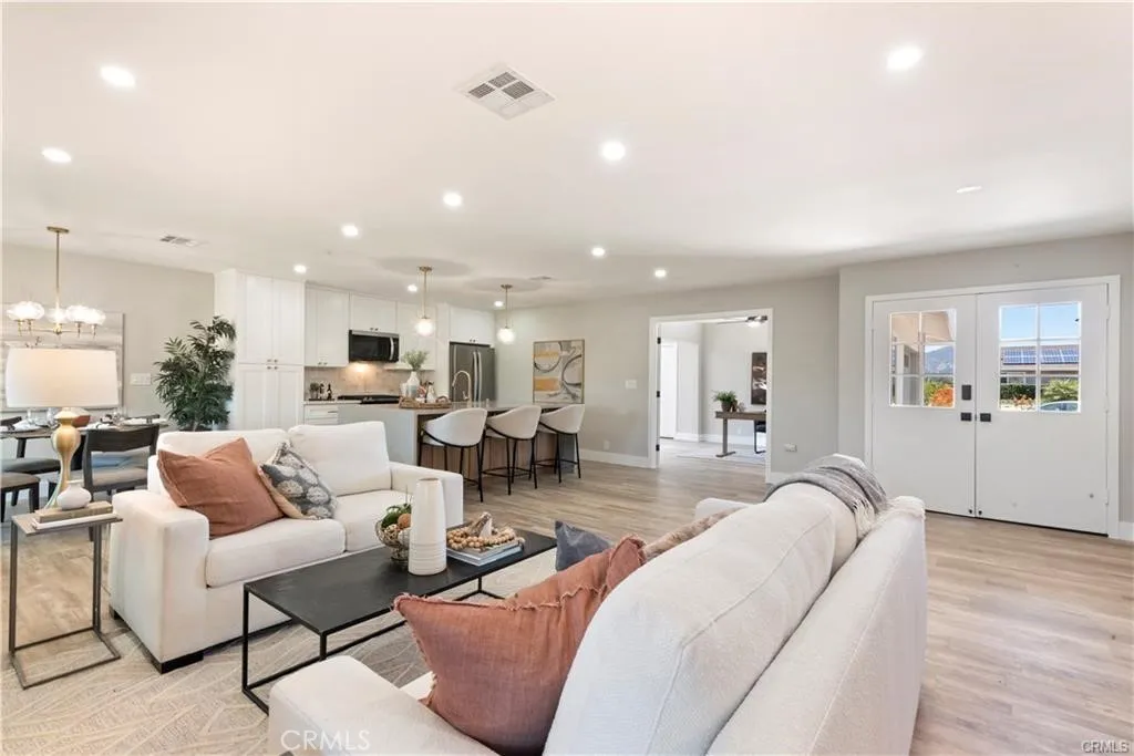 https://cdn.realtyfeed.com/cdn/127/306535165/77ead17e8c5d7f42353b6f36d628e63e.webp