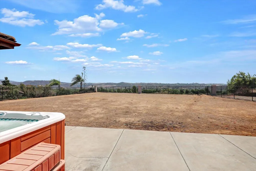 https://cdn.realtyfeed.com/cdn/127/306535178/bf0c2bad5ddcd2a45e296d49a592faa0.webp