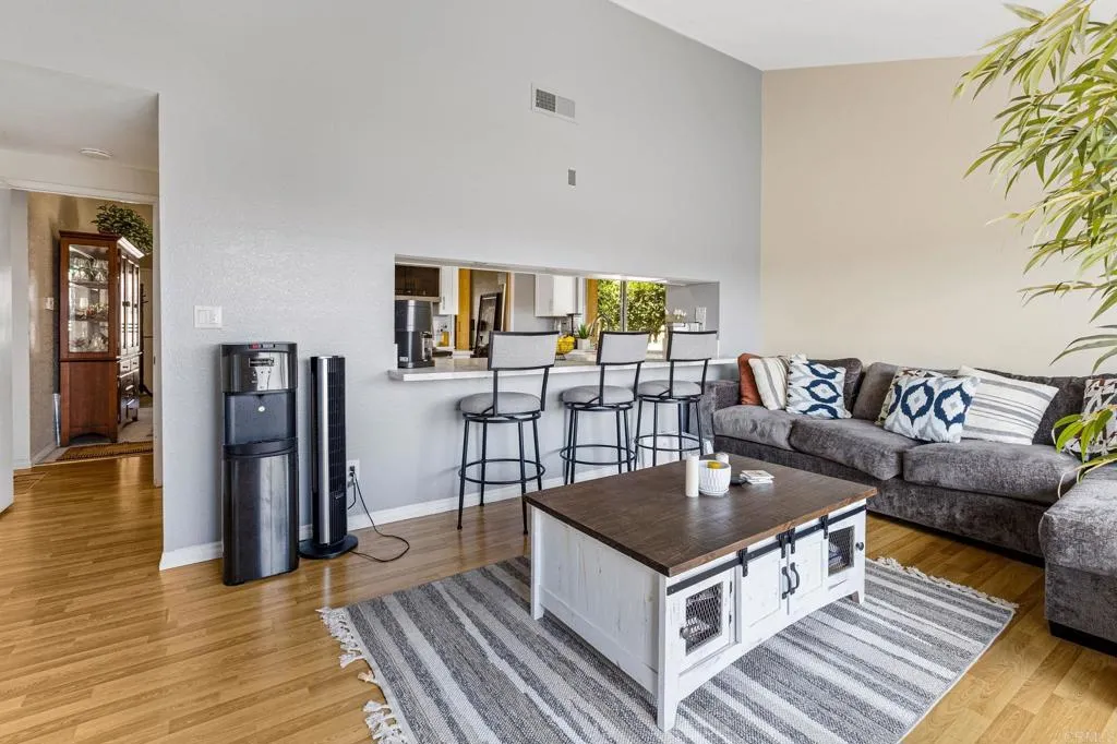 https://cdn.realtyfeed.com/cdn/127/306535191/04a0eff6c45ef4948412cc8678d5b903.webp