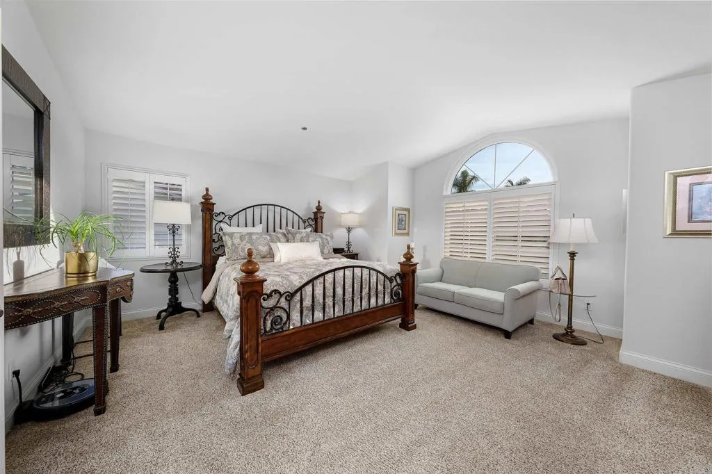 https://cdn.realtyfeed.com/cdn/127/306535271/bbbc6d8057f36dc89fe1d1ec1c6246e9.webp