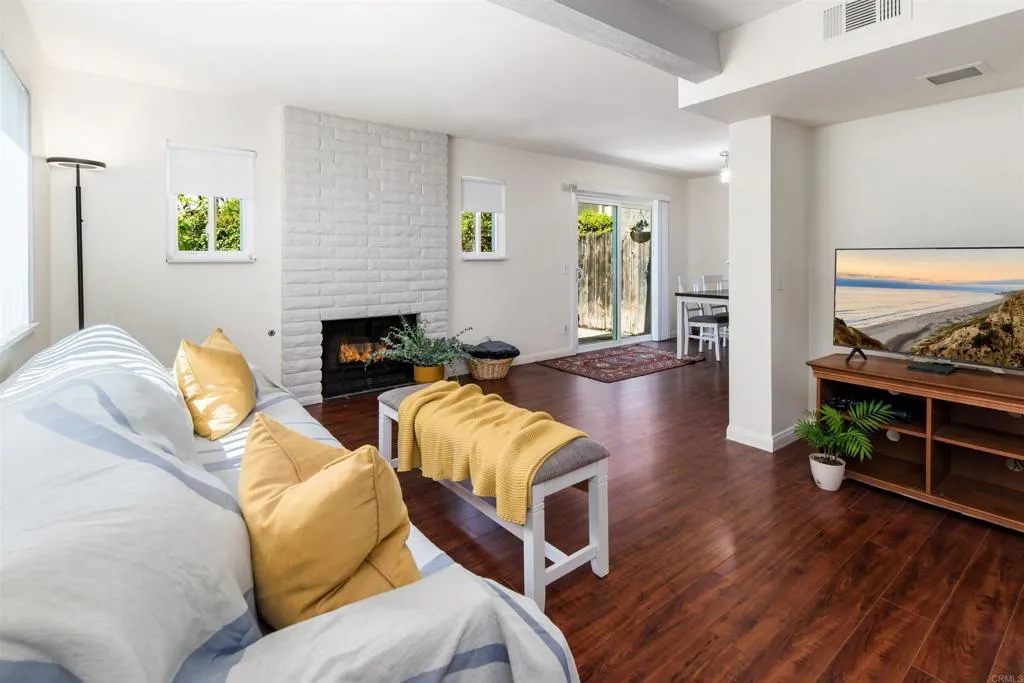 https://cdn.realtyfeed.com/cdn/127/306535284/04ae0b5be22c5bc30f6a6b0fe12633af.webp
