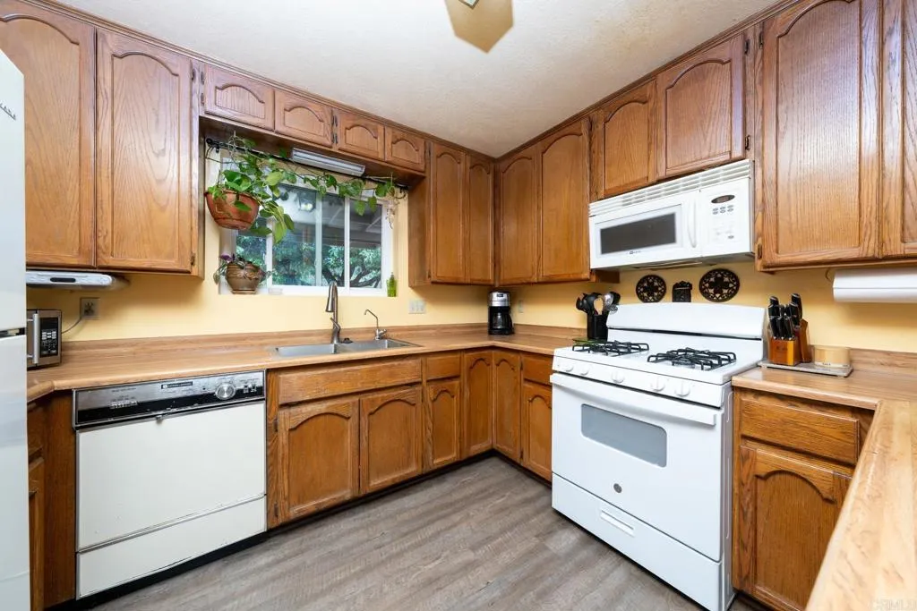 https://cdn.realtyfeed.com/cdn/127/306535287/78ea48fdd71c9230fe06bb58ce90cffb.webp