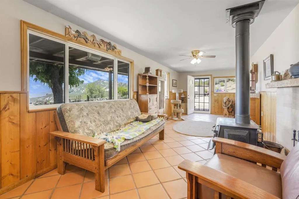 https://cdn.realtyfeed.com/cdn/127/306535366/39d8bc7e7d9f8af7b28339e9f56c7138.webp