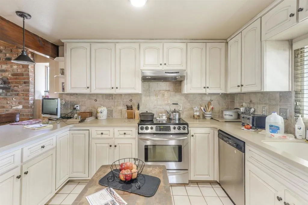 https://cdn.realtyfeed.com/cdn/127/306535366/91b704dc1fc8a13a14e0c39952c70d12.webp