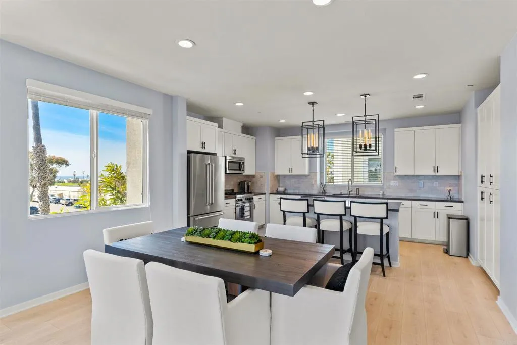 https://cdn.realtyfeed.com/cdn/127/306535410/98b7d7cdb5ce9b48b5c8d8c9fb0df6b4.webp
