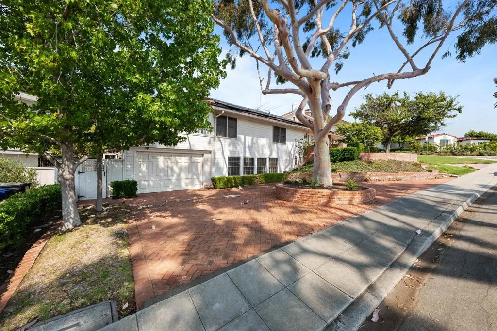 https://cdn.realtyfeed.com/cdn/127/306535456/6f5ecc00cd1cf4effae5c956b4886fdc.webp