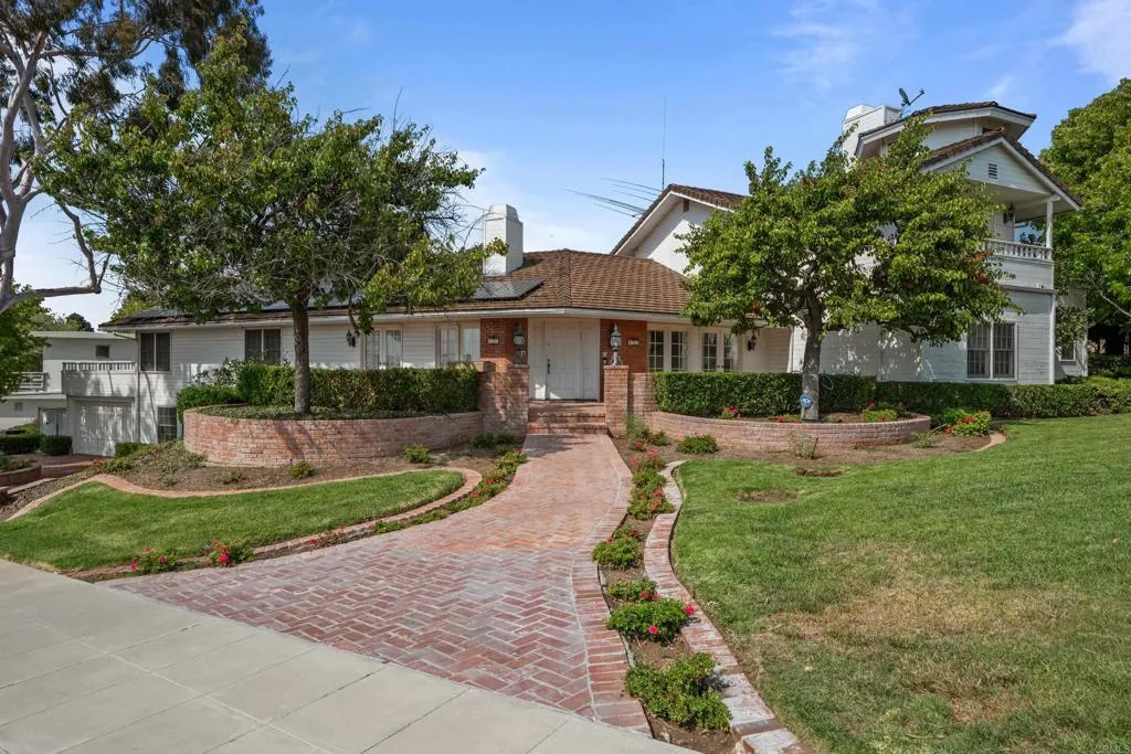 https://cdn.realtyfeed.com/cdn/127/306535456/c5674bdf2c3d287bd58aa6eebf40a3cf.webp