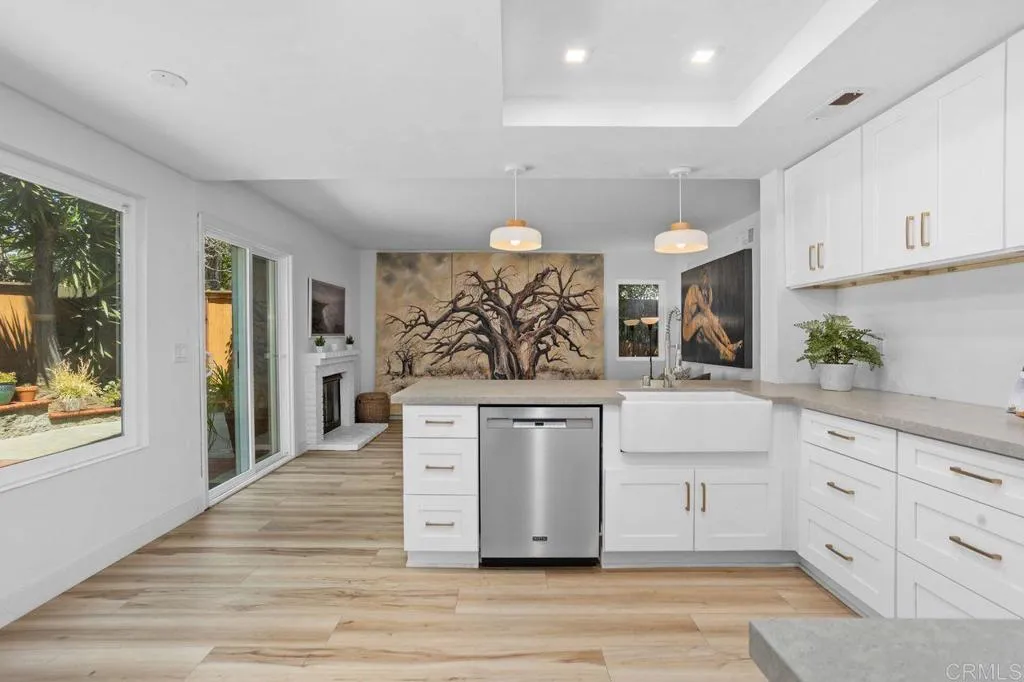 https://cdn.realtyfeed.com/cdn/127/306535538/8d05c0e7b614e311bb6fc7da8732aa7a.webp