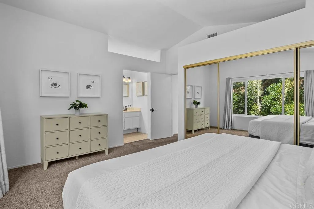 https://cdn.realtyfeed.com/cdn/127/306535538/e2182f7e9b2b6410dcced52ad074b869.webp