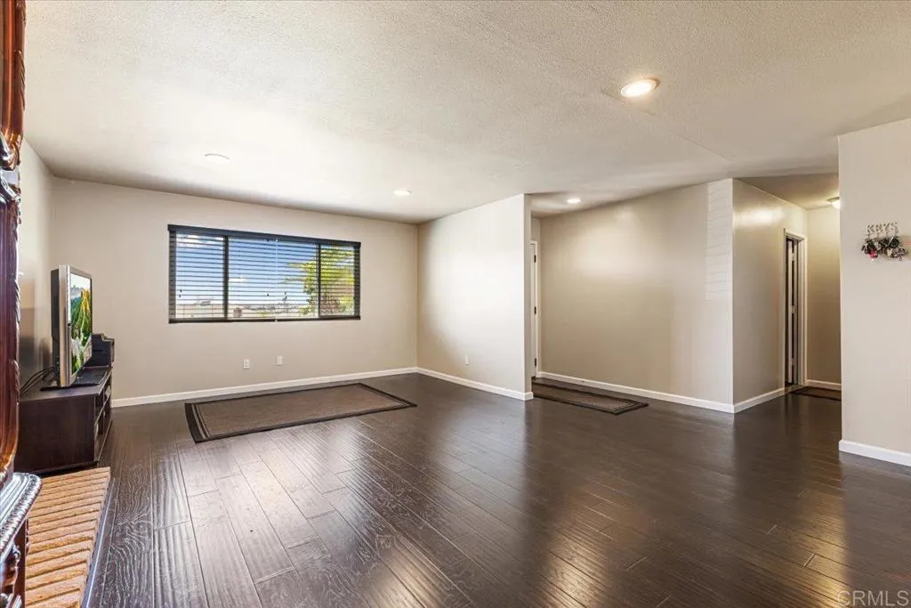 https://cdn.realtyfeed.com/cdn/127/306535574/082debc938d11580b3fcbe9b365cc919.webp
