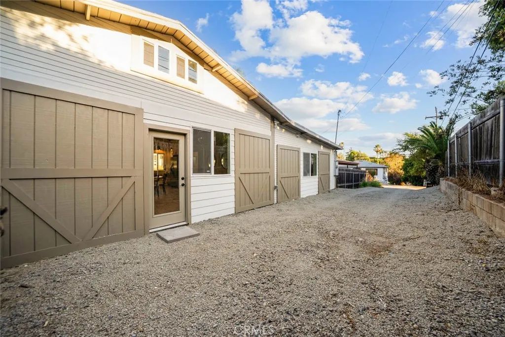 https://cdn.realtyfeed.com/cdn/127/306535576/880823ad015e124b1ee0851d14d187ce.webp