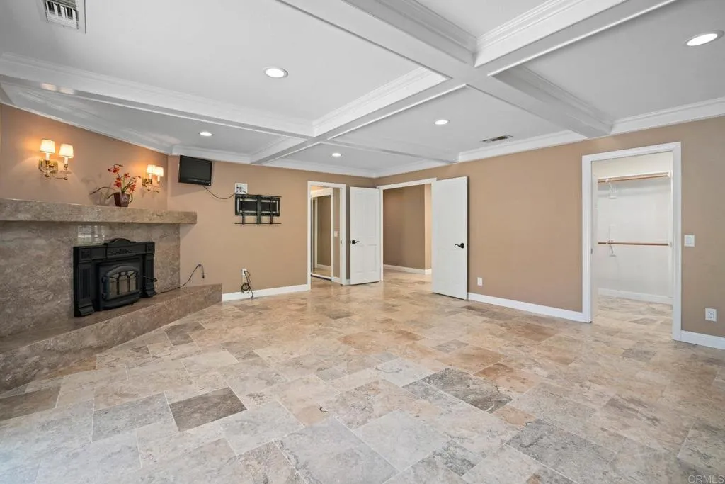 https://cdn.realtyfeed.com/cdn/127/306535659/16ca7ad387b214cacba392bc60362bc9.webp