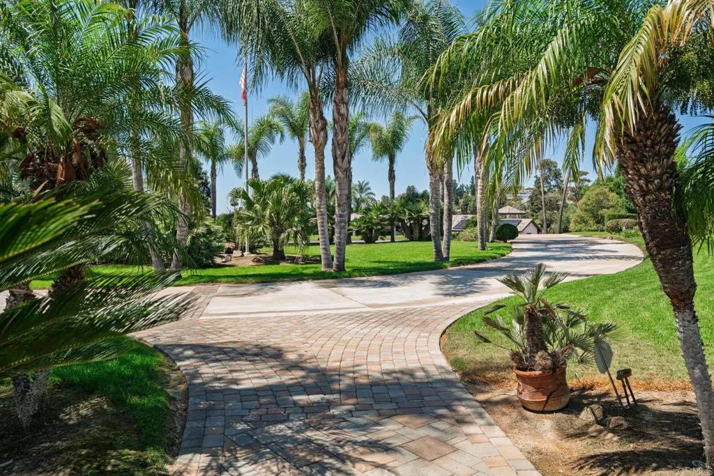 https://cdn.realtyfeed.com/cdn/127/306535659/1be147eb59e652fa780e68f5b99477cd.webp