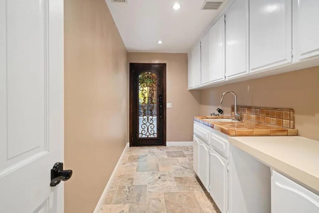 https://cdn.realtyfeed.com/cdn/127/306535659/2b26239c190826839d9960e3abcd28c8.webp