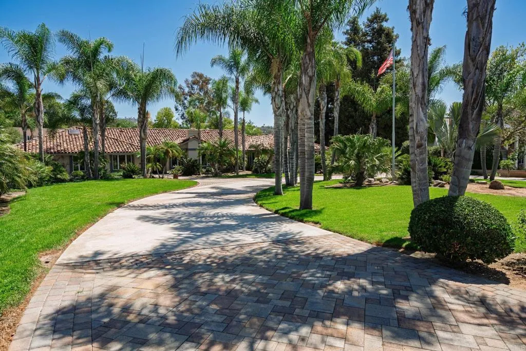 https://cdn.realtyfeed.com/cdn/127/306535659/a1e55deacb51526962c98f9e08621999.webp