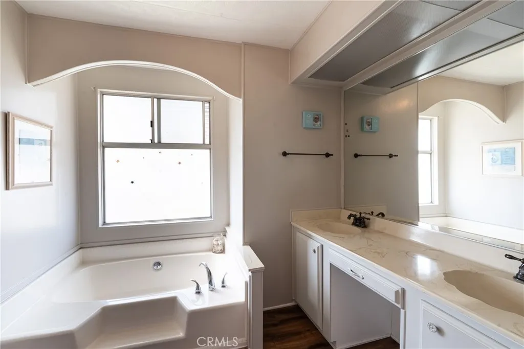https://cdn.realtyfeed.com/cdn/127/306535733/5f8d9d392f83c2b1c37d68883de52ce1.webp