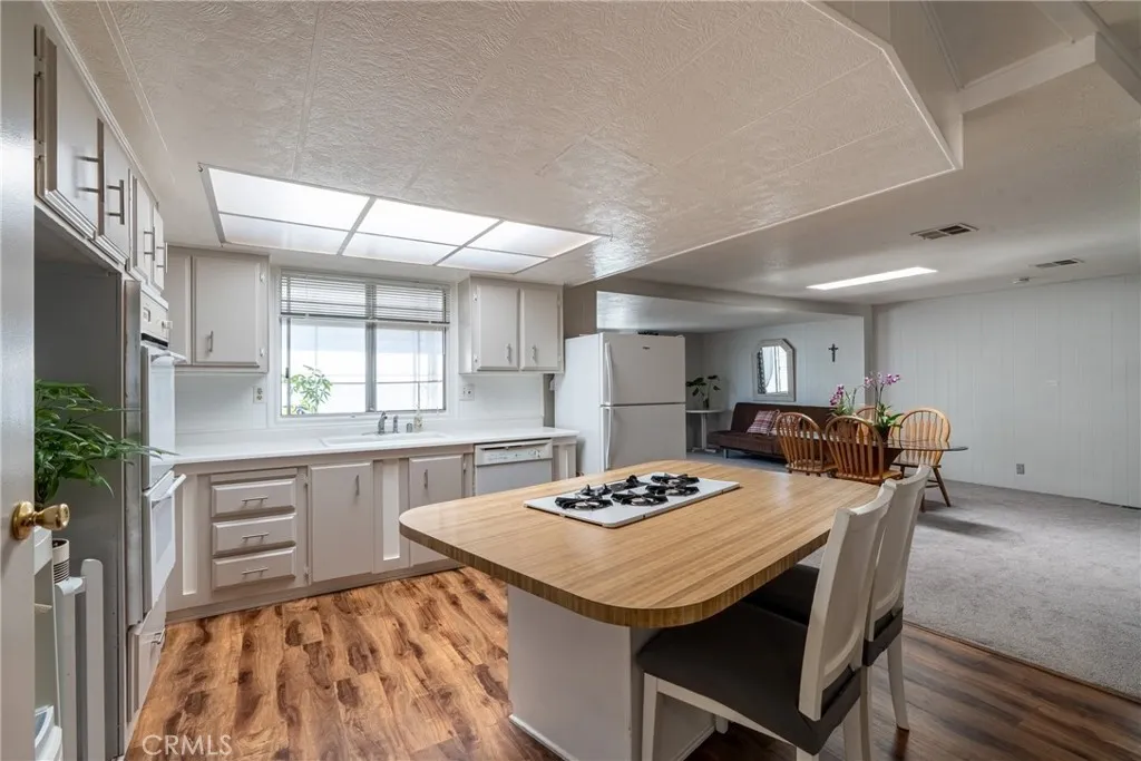 https://cdn.realtyfeed.com/cdn/127/306535733/9dd5460bfcada3522504dc99db0b20d7.webp