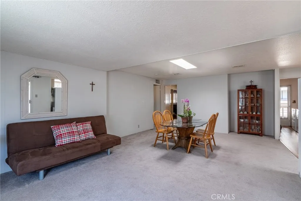 https://cdn.realtyfeed.com/cdn/127/306535733/f4b5755acaae03d165e59c5dbdaad173.webp